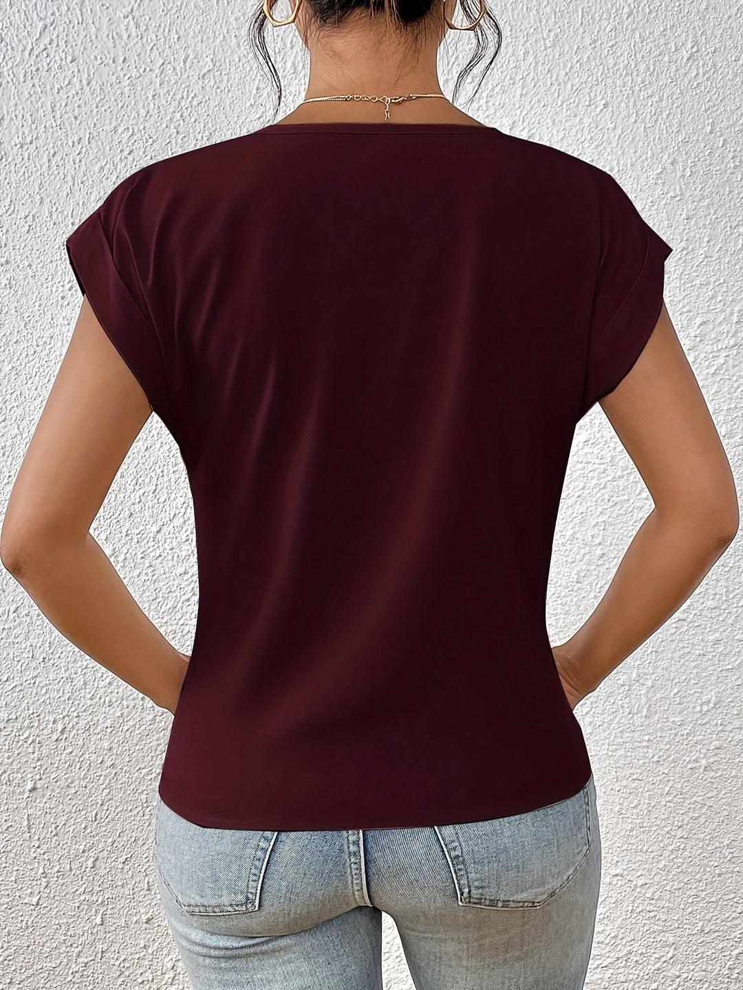 Lille Twist Hem V-Neck T-Shirt