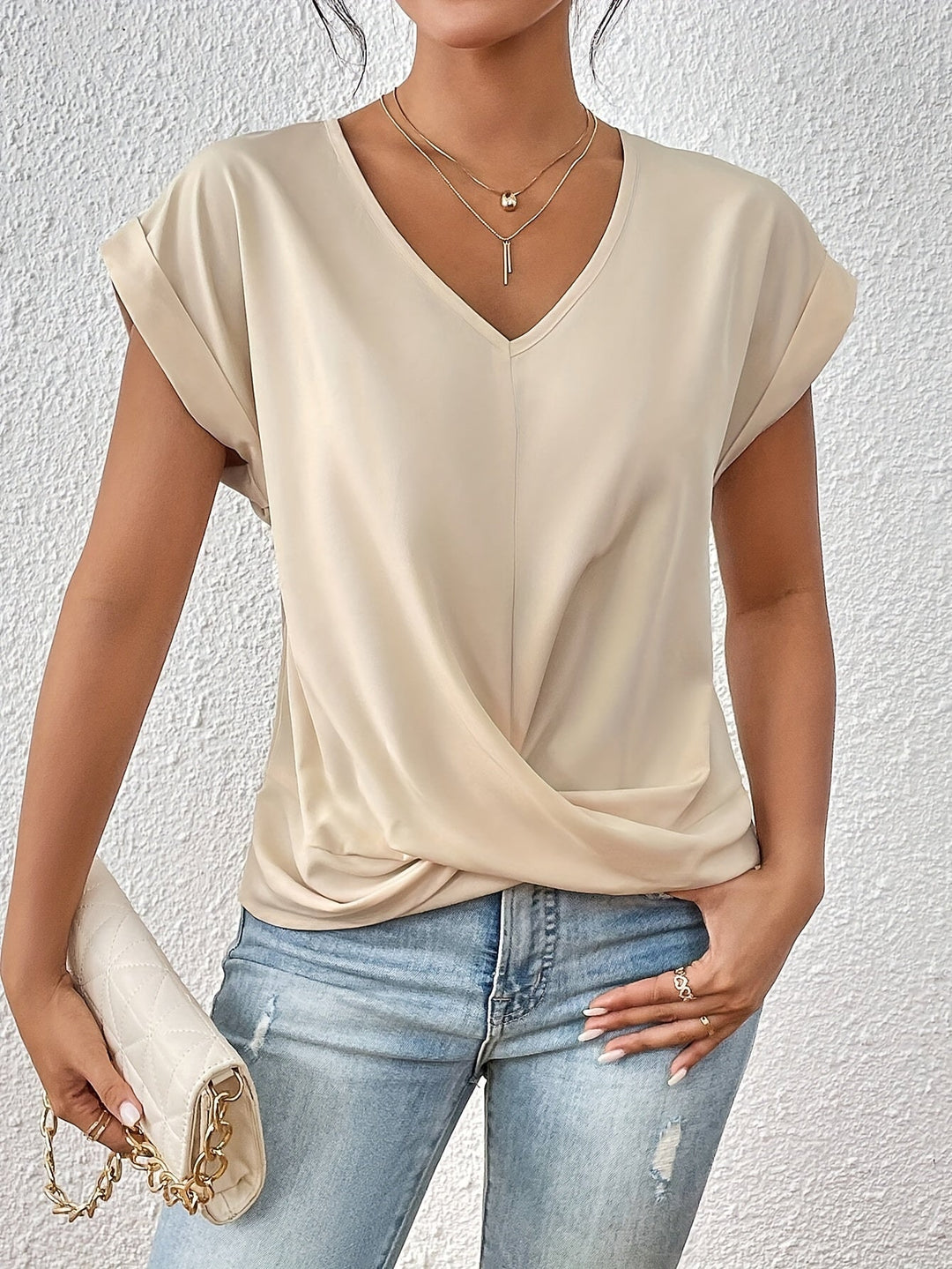 Lille Twist Hem V-Neck T-Shirt