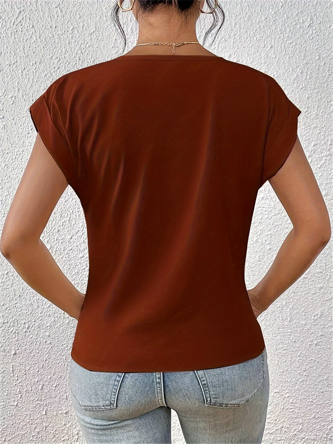 Lille Twist Hem V-Neck T-Shirt